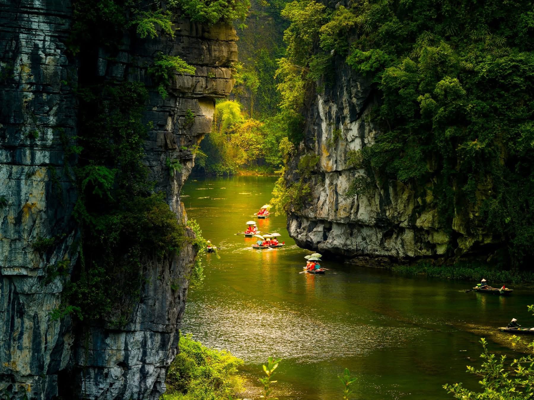 MCT2: VIET NAM - LAOS TOUR 15D14N MCT2: VIET NAM - LAOS TOUR 15D14N